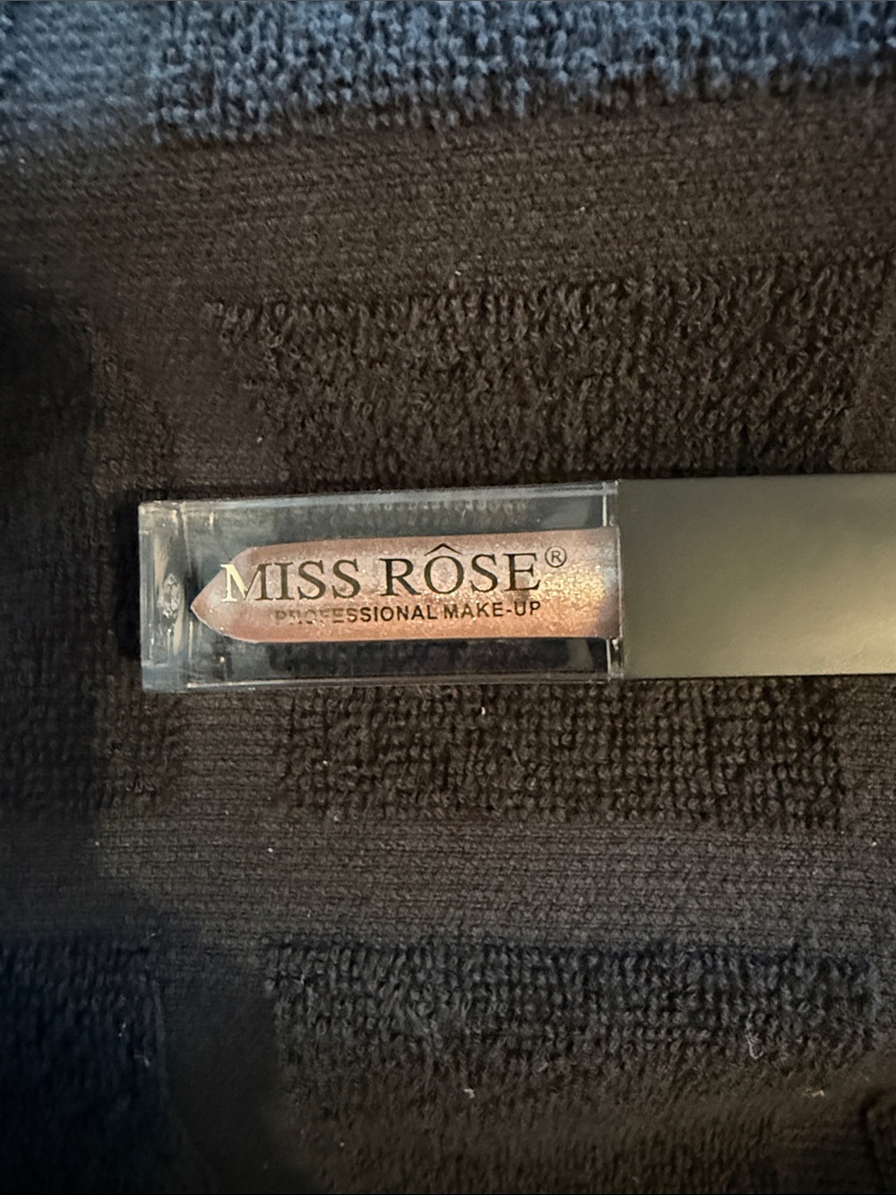 Miss Rose shimmering Lipgloss in color St Tropez